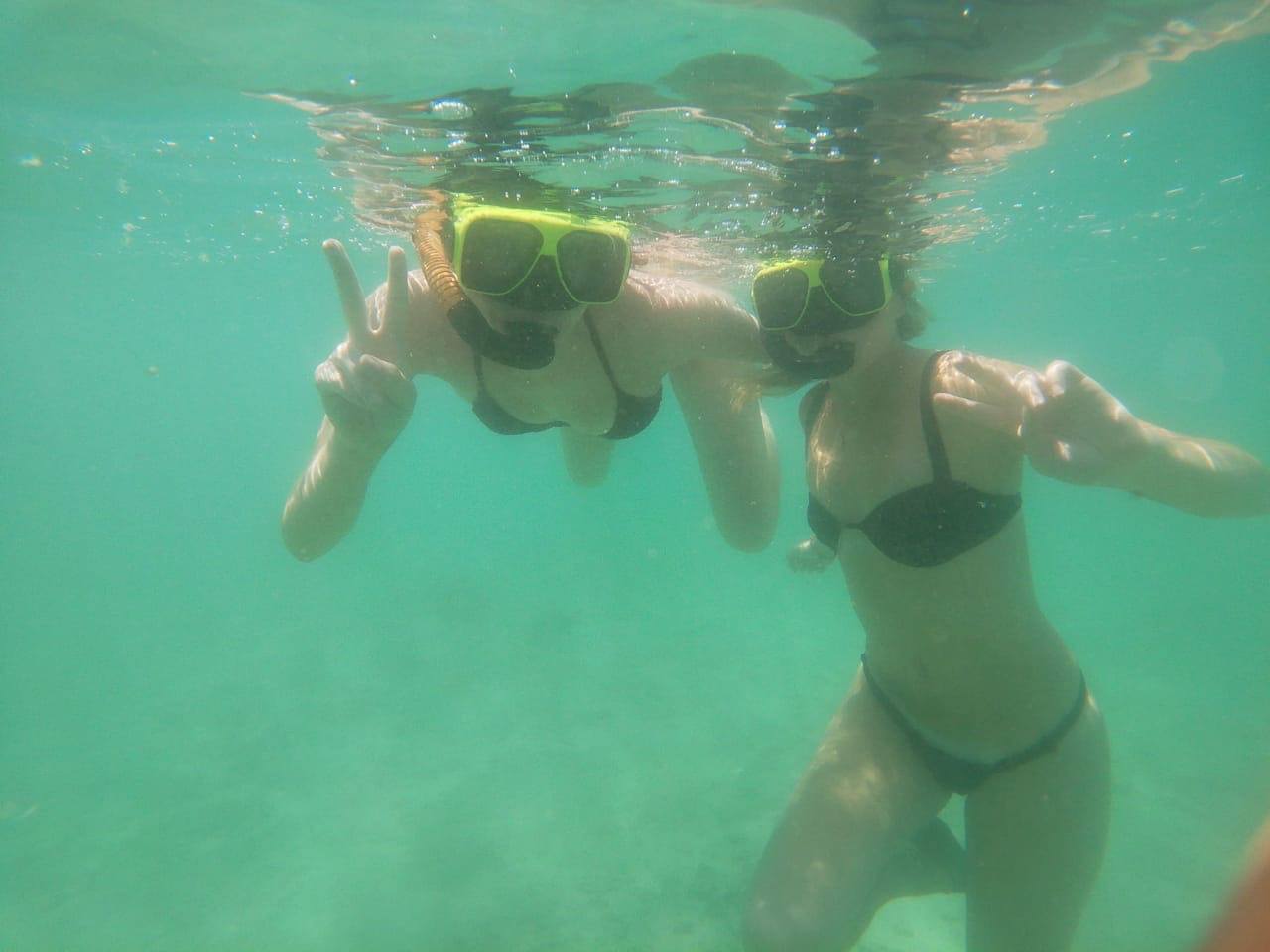 Snorkeling Friends Peace Signs
